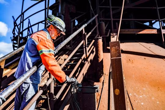 Châu Âu nối lại sản xuất khi giá khí đốt giảm