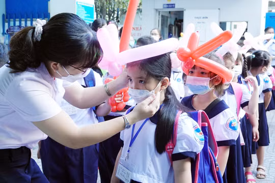 Nước mắt người thầy bao giờ thôi rơi?