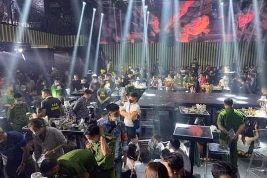 Công an tập kích, khám xét vũ trường lớn nhất Hải Phòng