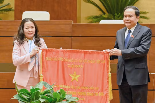 Báo Đại biểu Nhân dân vinh dự nhận Cờ thi đua của Chính phủ năm 2022