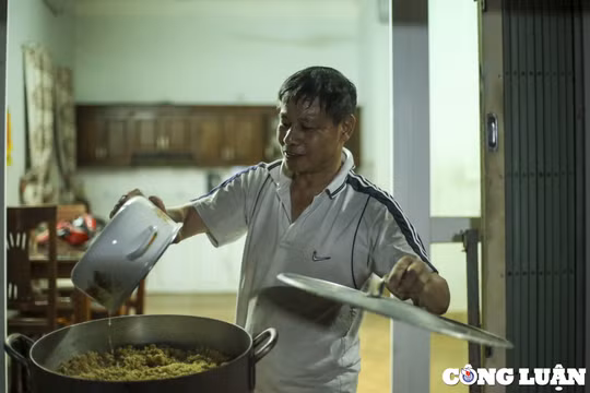 Người dân làng xôi Phú Thượng dậy từ 2h sáng tất bật phục vụ Tết Đoan ngọ