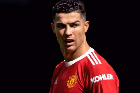 Ten Hag yêu cầu MU mua khẩn cấp tiền đạo khi Ronaldo đòi ra đi