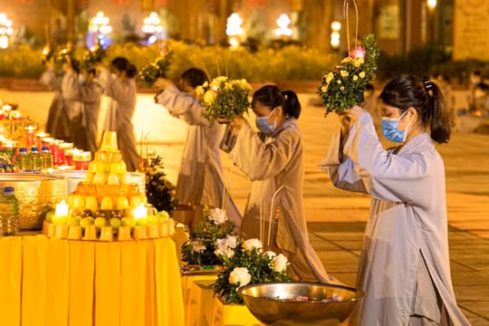 Tránh thu tiền mua lễ và các nghi lễ không phù hợp chính pháp trong Đại lễ Vu lan