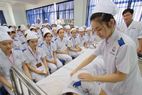 Bộ Giáo dục và Đào tạo công bố điểm sàn ngành Y, chuyên gia nói gì?