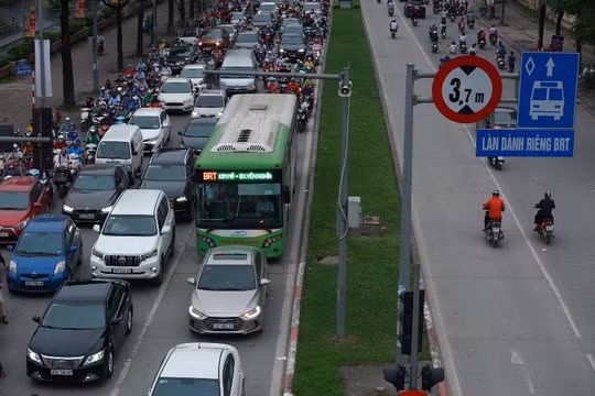 Hà Nội: Buýt nhanh BRT giúp giảm ùn tắc giao thông
