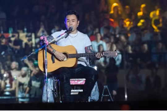 Nam rapper Binz công khai yêu Châu Bùi