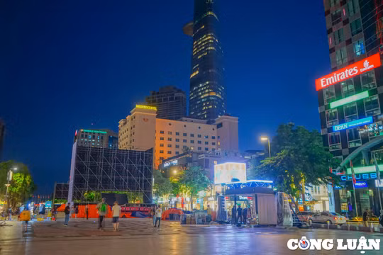 Phố đi bộ Nguyễn Huệ lắp 5 màn hình LED, sẵn sàng cho trận SEA Games 31