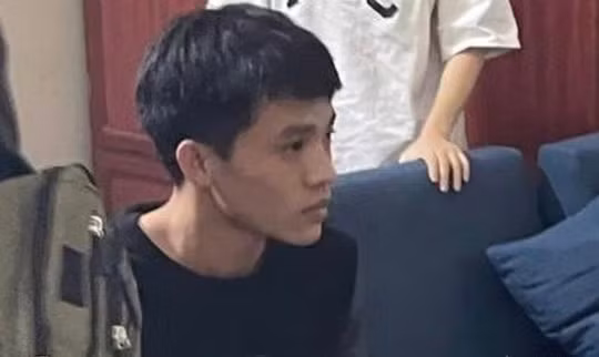 Nam thanh niên dùng ảnh "nóng" của bạn gái quen qua mạng để tống tiền
