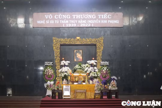 Tang lễ của cố nghệ sĩ Thẩm Thúy Hằng