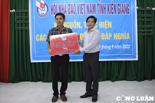 Hội Nhà báo Kiên Giang tổ chức các hoạt động đền ơn đáp nghĩa tại huyện Gò Quao