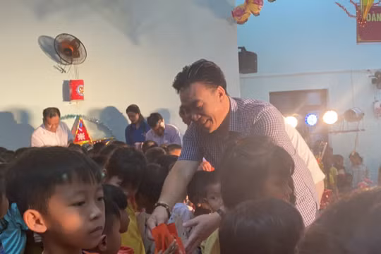 Hội Nhà báo Khánh Hòa tổ chức “Đêm hội trăng Rằm và phát động phong trào xây dựng quỹ khuyến học”