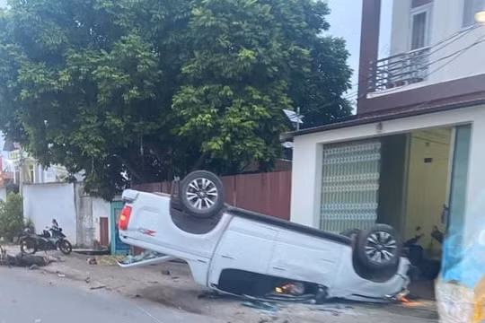 Bắc Giang: Ô tô tông 2 xe máy khiến 4 người thương vong