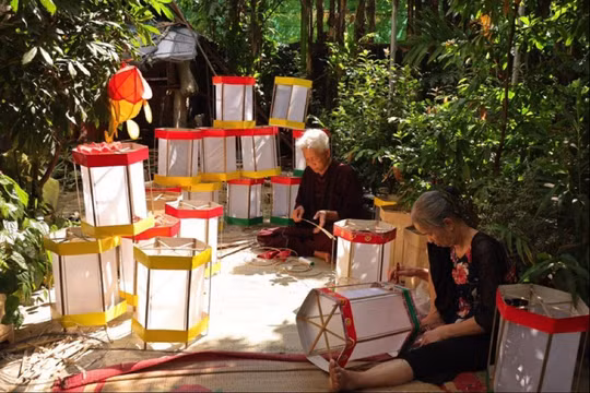 Nghề làm đèn kéo quân tất bật đón mùa trông trăng