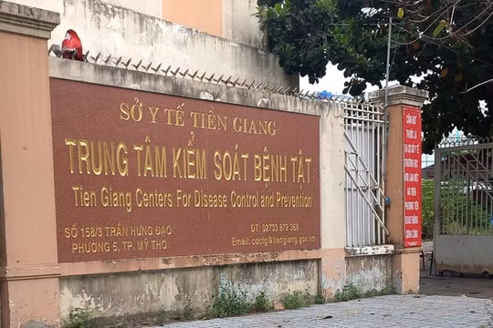 Nhận tiền từ Công ty Việt Á, Giám đốc CDC Tiền Giang bị khai trừ khỏi Đảng