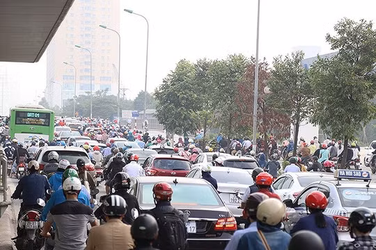 “Quả bóng” trách nhiệm “đẩy đi đẩy lại”: Đường Lê Văn Lương tắc kéo dài là do ai?