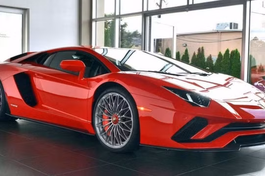 Lamborghini triệu hồi gấp 3 siêu xe tại Việt Nam