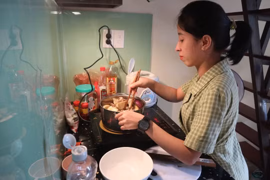 Giá nhà trọ leo thang: Đời sống sinh viên và người lao động chật vật