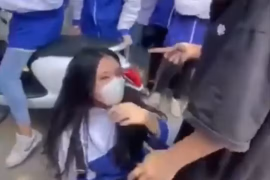 Công an vào cuộc điều tra nhóm nữ sinh đánh bạn dã man ở Thanh Hóa