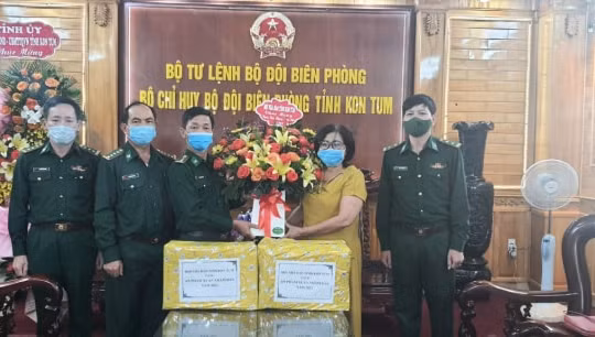 Hội Nhà báo tỉnh Kon Tum thăm Bộ chỉ huy Bộ đội biên phòng tỉnh