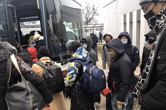 Bộ Ngoại giao hướng dẫn cộng đồng người Việt tại Ukraine sơ tán sang các nước lân cận