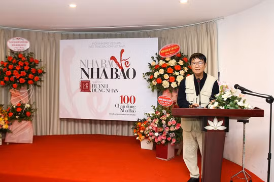 Nhà báo Huỳnh Dũng Nhân "cháy" hết mình qua từng nét vẽ