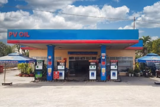 Không có chuyện cây xăng PVOIL đóng cửa, không bán hàng