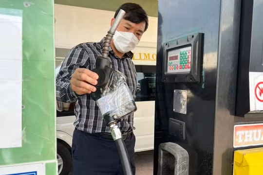 Bộ Công Thương bất ngờ kiểm tra và phát hiện cây xăng tại Sóc Trăng “có hàng nhưng không bán”