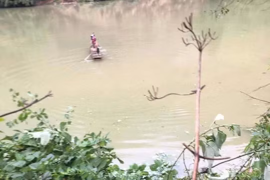 Lao xe xuống lòng hồ thủy điện, phó hiệu trưởng tử vong