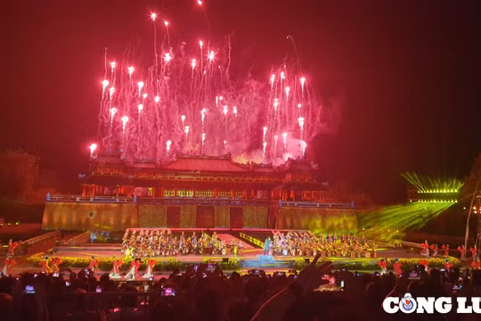 Festival Huế 2022 khai mạc: Những sắc màu hấp dẫn của văn hóa Huế