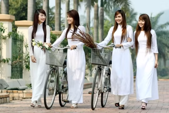Bài hát chúc mừng ngày Quốc tế Phụ nữ 8/3 hay và ý nghĩa