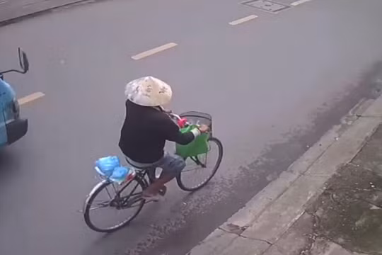 TP. HCM: Tìm nhân thân người đi xe đạp tử vong sau tai nạn