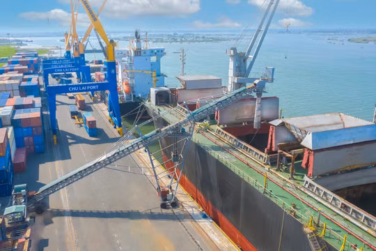 Cảng Chu Lai phát triển mạnh dịch vụ xuất nhập khẩu hàng rời
