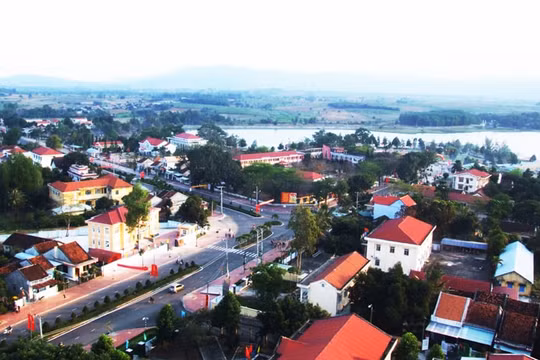 Để các cá nhân phân lô bán nền trái quy định, nguyên Chủ tịch huyện Sông Hinh bị kỷ luật