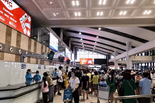 Cảng hàng không Nội Bài nhộn nhịp ngày đầu nghỉ lễ Giỗ Tổ Hùng Vương