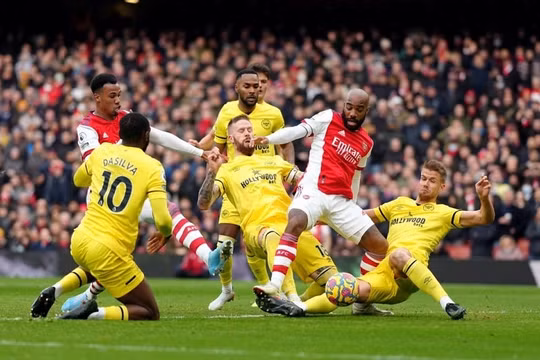 Đánh bại Brentford 2-1, Arsenal tiếp tục áp sát Top 4