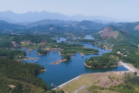 Hồ Ghềnh Chè: Khu sinh thái đẹp như tranh vẽ ở Thái Nguyên