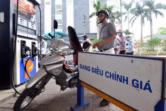 Tìm giải pháp để “ghìm cương” giá xăng