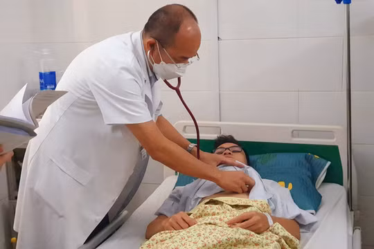 Bệnh sốt xuất huyết gia tăng, nguy cơ dịch chồng dịch