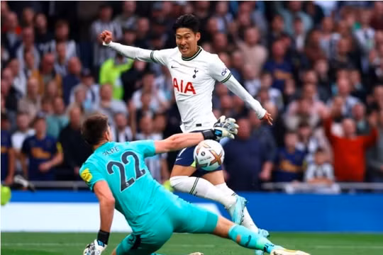 Hàng thủ kém duyên, Tottenham tự tay dâng 3 điểm cho Newcastle
