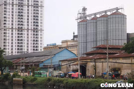 Khu nhà xưởng ở bến Bình Đông: Từ tấp nập ‘trên bến dưới thuyền’ nay chỉ còn cảnh đìu hiu