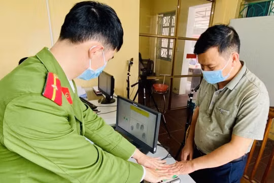 Người dân làm CCCD gắn chip thế nào khi sổ hộ khẩu không còn giá trị?