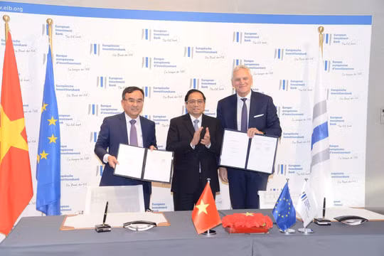 EVN ký biên bản ghi nhớ với EIB