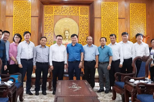 Báo Nhân Dân và Tỉnh ủy Long An tăng cường hợp tác quảng bá hình ảnh, phát huy tiềm năng, thế mạnh