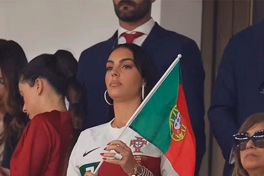 Bạn gái Ronaldo chỉ trích huấn luyện viên đội tuyển Bồ Đào Nha