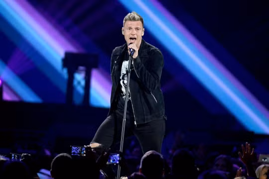 Nick Carter bị cáo buộc cưỡng hiếp fan 17 tuổi tự kỷ và bại não