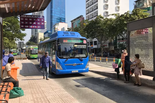 Hà Nội: Nhiều người dân vẫn không mặn mà với xe bus