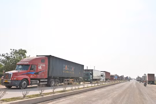  Quyết tâm bám trụ nơi cửa khẩu khai tử “luật ngầm”