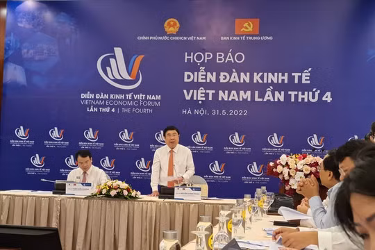 Diễn đàn Kinh tế Việt Nam lần thứ 4 được tổ chức tại TP. HCM