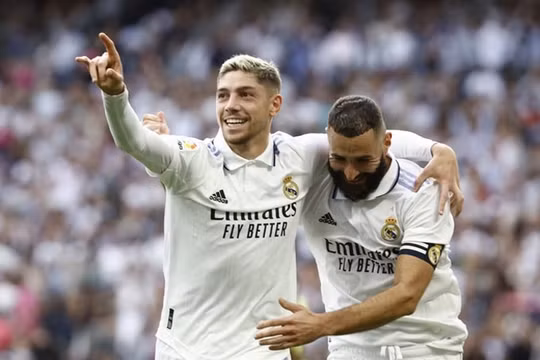Real Madrid thắng Barcelona 3-1, độc chiếm ngôi đầu La Liga