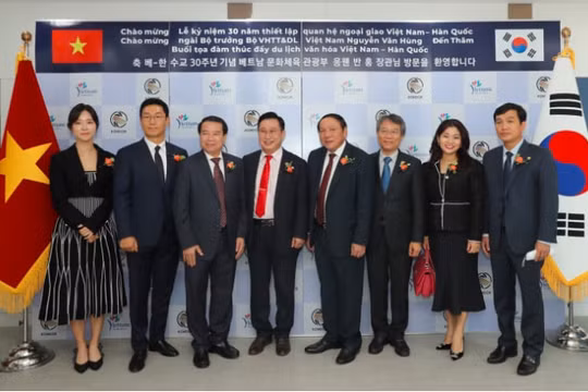 Bộ trưởng Bộ Văn hóa Thể thao & Du lịch hy vọng có thể học hỏi kinh nghiệm từ Hàn Quốc